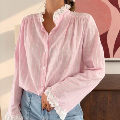Blouse Delphine — La blouse Delphine incarne à merveille l'esprit romantique et délicatement rétro de l'arrière-saison avec ses