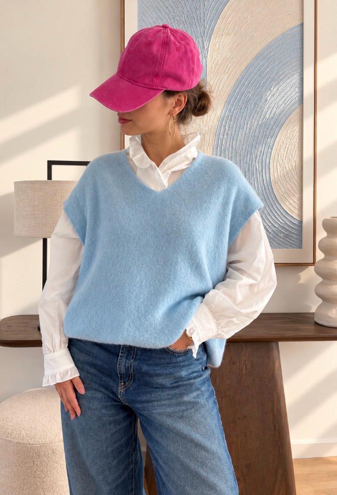 Blouse Lison – photo 7 Blouse Lison — La blouse Lison incarne à merveille l'esprit romantique et résolument intemporel de l'automne avec son coton
