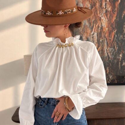 Blouse Octavie — La blouse Octavie incarne à merveille l'esprit couture et résolument romantique de l'arrière-saison avec son