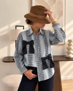 Chemise Clarisse — La chemise Clarisse incarne à merveille l'esprit graphique et résolument audacieux de l'automne avec son