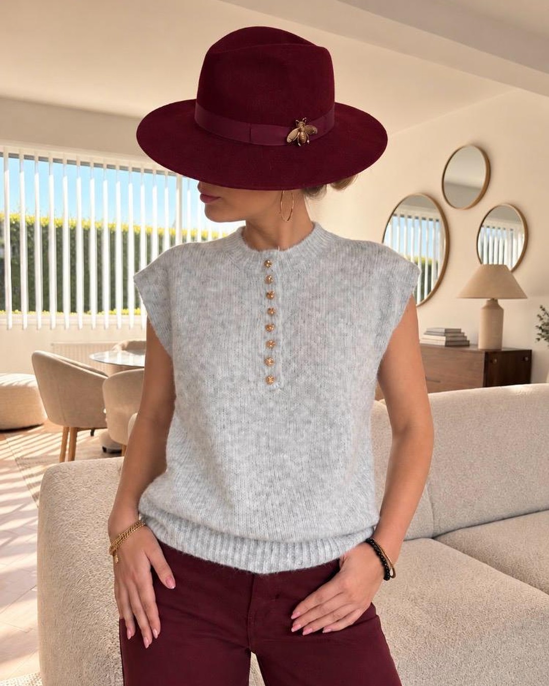 Pull Edmée Pull Edmée — Le pull Edmée incarne à merveille l'esprit chic et résolument douillet de l'arrière-saison avec sa maille