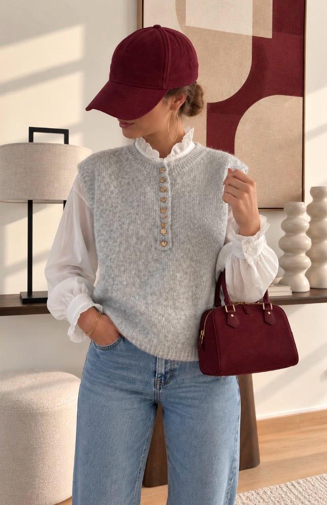 Pull Edmée – photo 5 Pull Edmée — Le pull Edmée incarne à merveille l'esprit chic et résolument douillet de l'arrière-saison avec sa maille