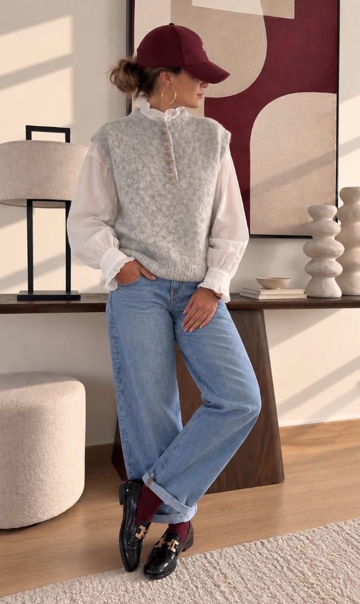 Pull Edmée – photo 7 Pull Edmée — Le pull Edmée incarne à merveille l'esprit chic et résolument douillet de l'arrière-saison avec sa maille