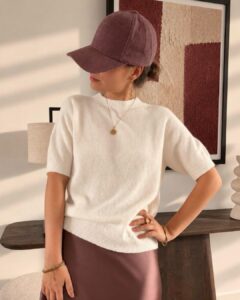 Pull Jeanne — Le pull Jeanne incarne à merveille l'esprit doux et résolument lumineux de l'arrière-saison avec son écru