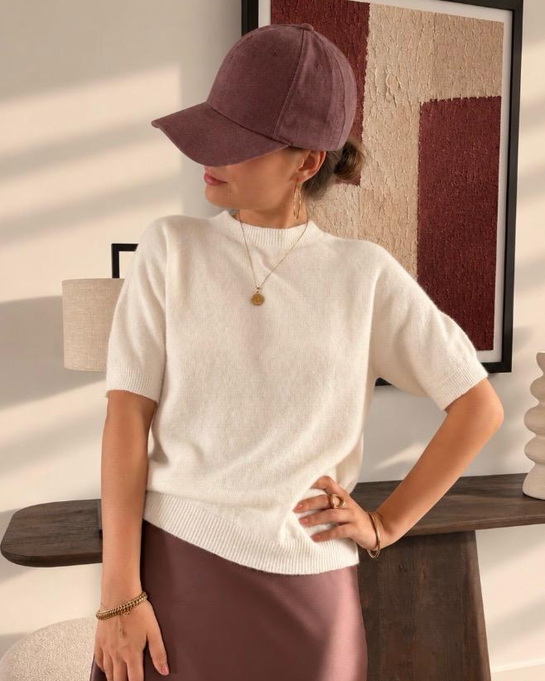 Pull Jeanne Pull Jeanne — Le pull Jeanne incarne à merveille l'esprit doux et résolument lumineux de l'arrière-saison avec son écru