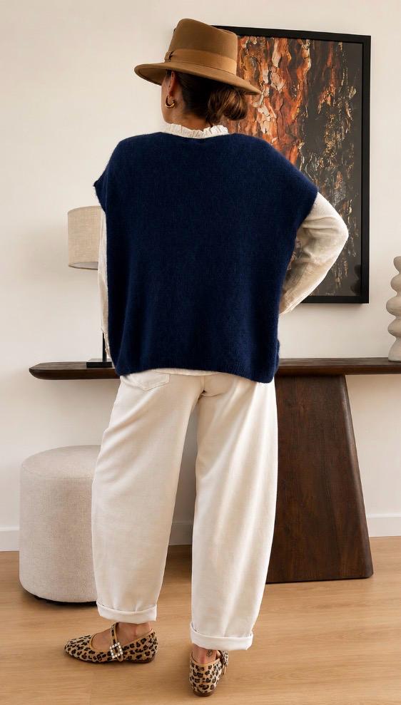 Pull Marceline – photo 4 Pull sans manches Marceline bleu marine en maille alpaga, col V