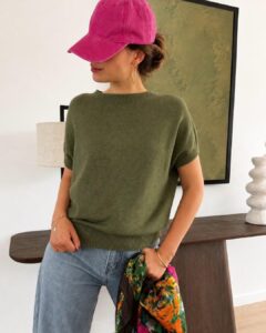 Pull Olympe vert kaki à manches courtes et encolure ronde