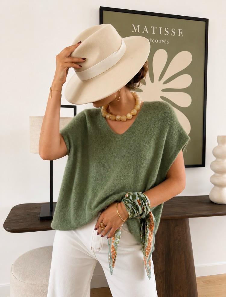 Pull Sixtine – photo 2 Pull sans manches Sixtine vert kaki en maille alpaga, col V
