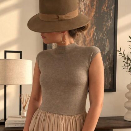 Robe Juliette — La robe Juliette incarne à merveille l'esprit doux et résolument moderne de l'arrière-saison avec son buste