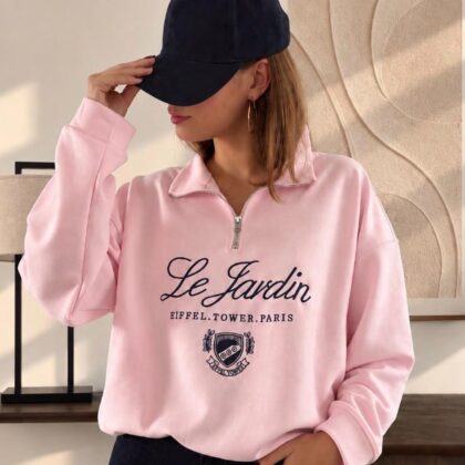 Sweat Violette — Le sweat Violette incarne à merveille l'esprit collégien et joliment parisien de l'automne avec son molleton