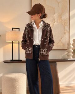 Gilet Prudence — Le gilet Prudence incarne à merveille l'esprit décontracté et résolument tendance de l'automne avec sa maille